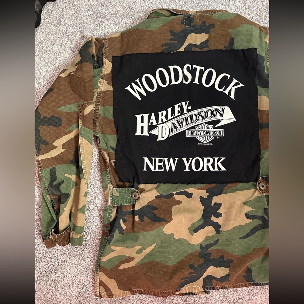 Custom made Harley Davidson camo jacket. Says small but it fits like a medium.